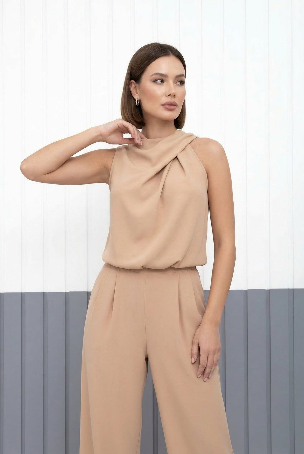 Élise Elegant Sleeveless Jumpsuit
